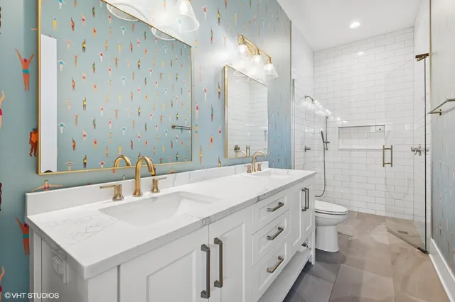 $549,000 | 2742 North Hamlin Avenue, Unit 3N, Chicago, IL 60647