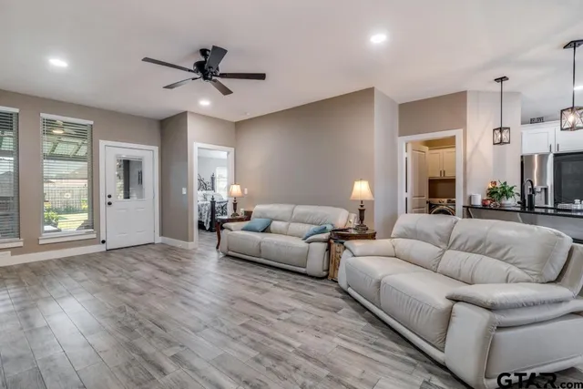 $299,000 | 17409 Crossing Circle, Lindale, TX 75771