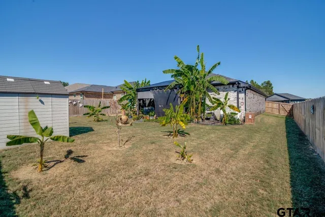 a view of a house with a backyard