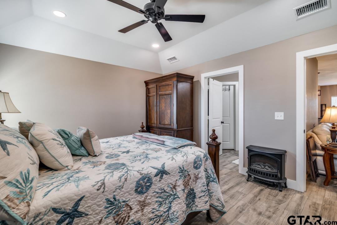 17409 Crossing Circle Lindale, TX 75771 - Photo 3 of 25