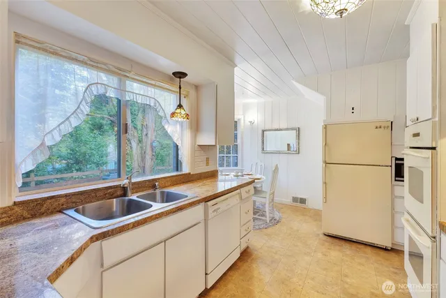 $649,900 | 3918 Northwest Phinney Bay Drive, Bremerton, WA 98312