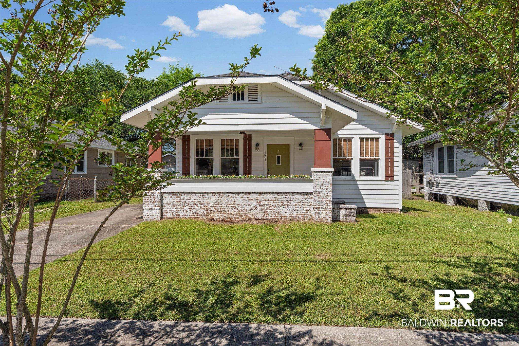 121 North Carlen Street Mobile, AL 36607 - Photo 1 of 21 Bungalow-style house featuring a front yard and covered porch