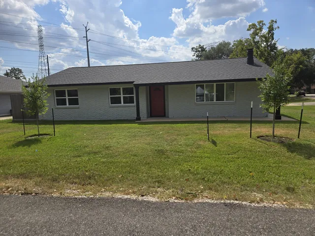 $2,200 | 422 West Street, Stafford, TX 77477