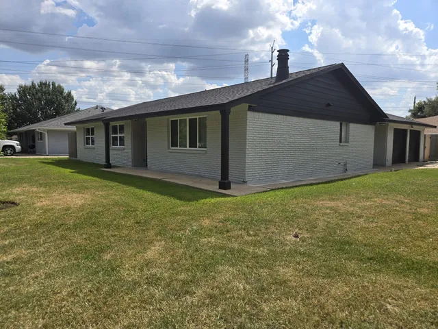 $2,200 | 422 West Street, Stafford, TX 77477