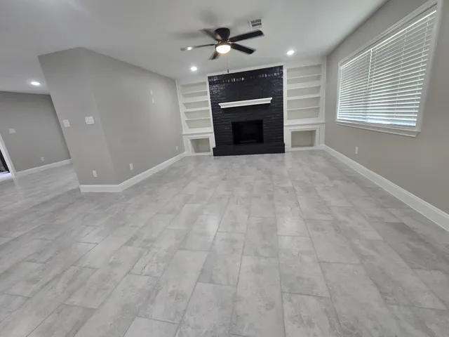 $2,200 | 422 West Street, Stafford, TX 77477