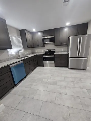 $2,200 | 422 West Street, Stafford, TX 77477