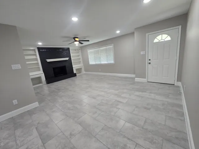 $2,200 | 422 West Street, Stafford, TX 77477