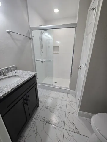 $2,200 | 422 West Street, Stafford, TX 77477