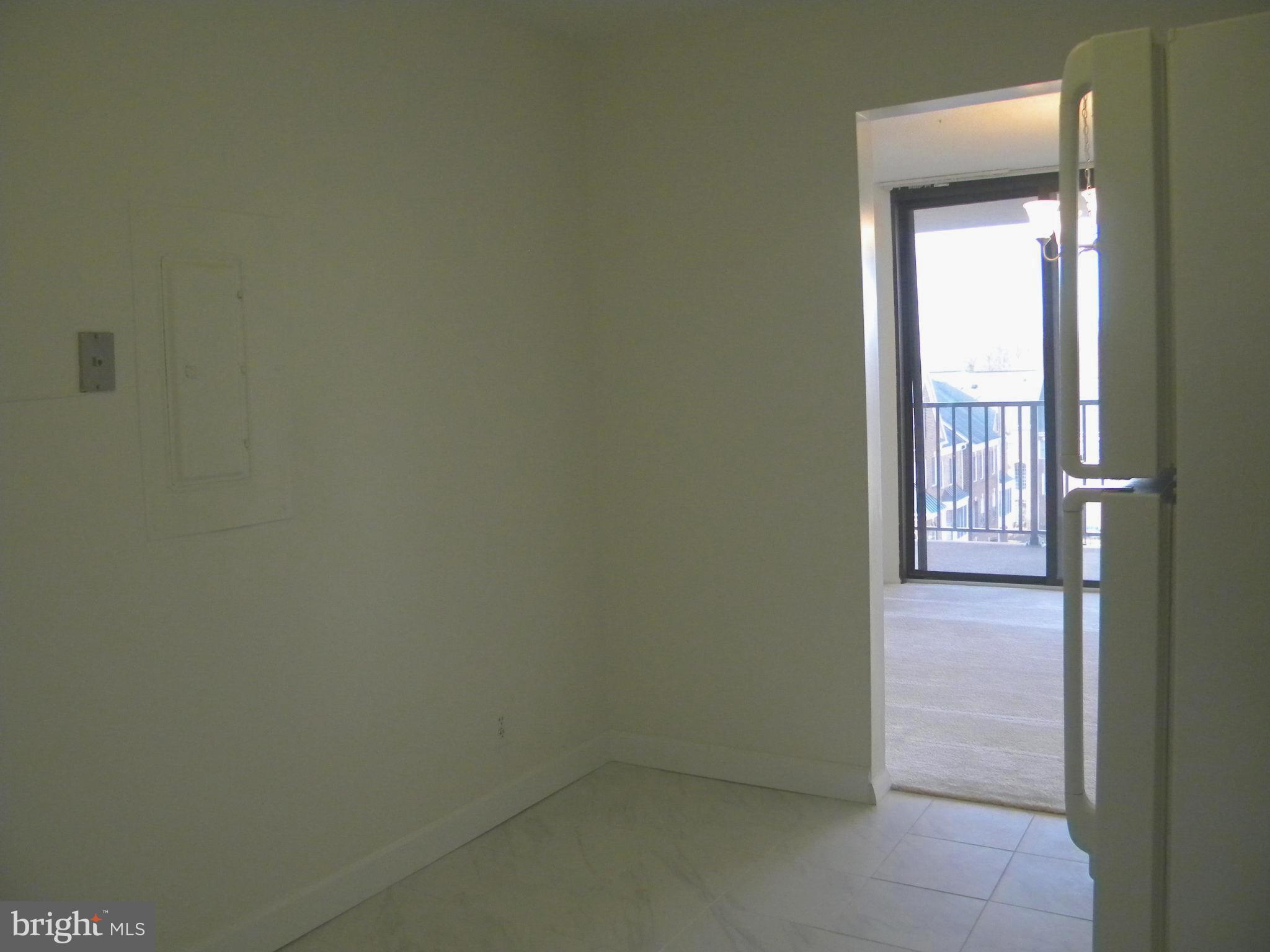 6800 Fleetwood Road, Unit 421 McLean, VA 22101 - Photo 13 of 24 Kitchen with room for Table