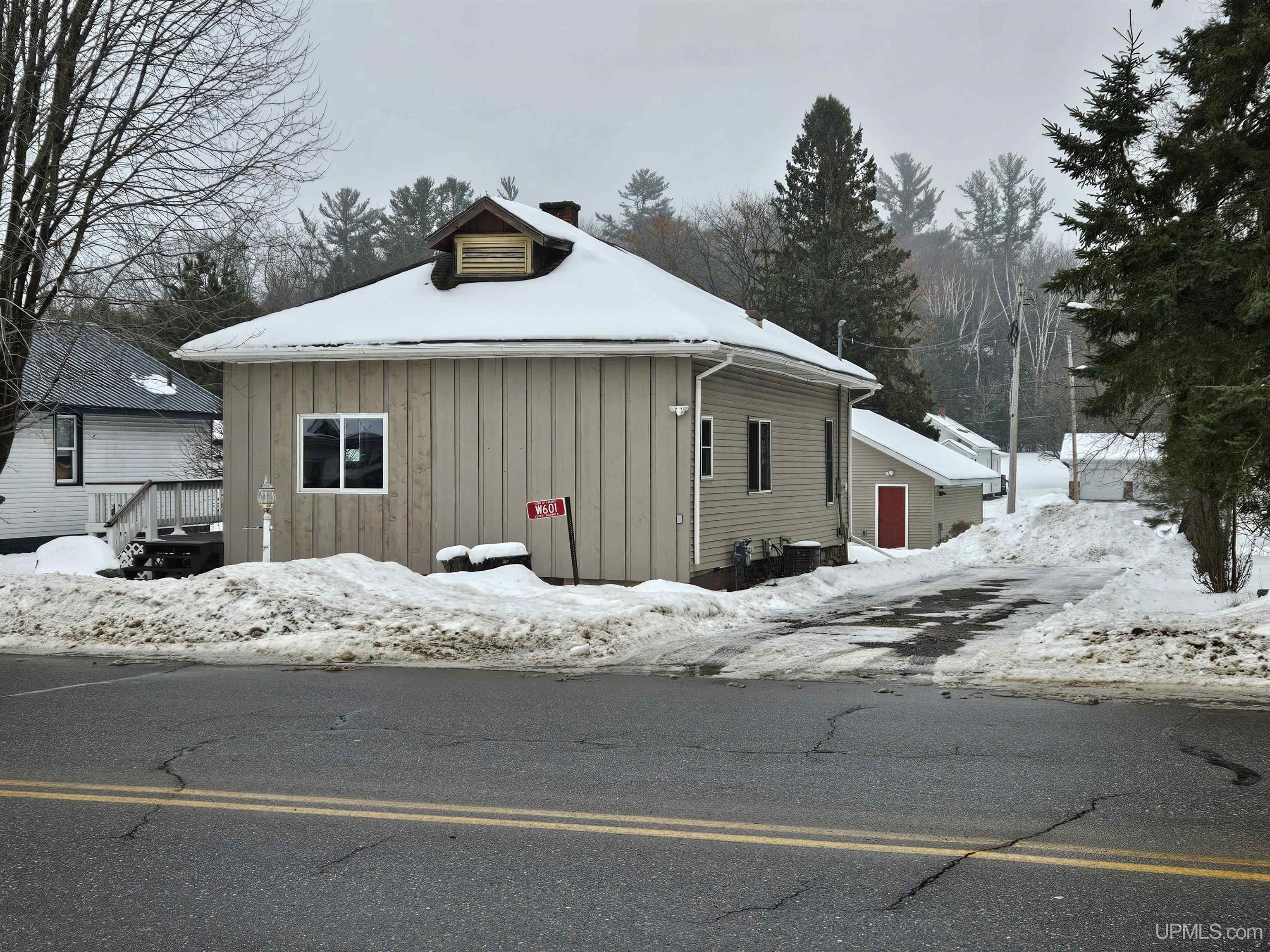 W601 County Road North Niagara, WI 54151 - Photo 2 of 33