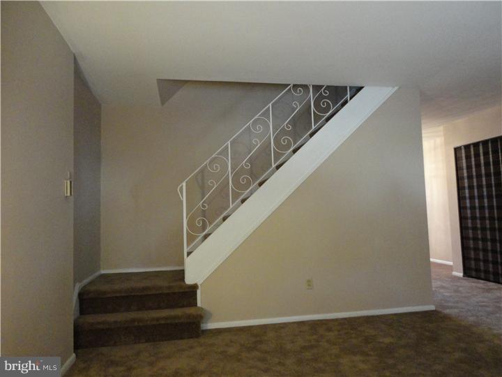 12722 Minden Road Philadelphia, PA 19154 - Photo 3 of 20 Living Room