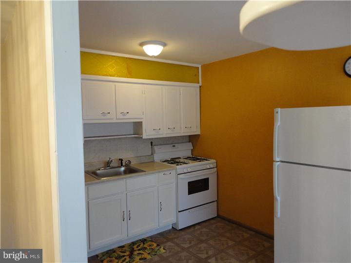 12722 Minden Road Philadelphia, PA 19154 - Photo 6 of 20 Kitchen