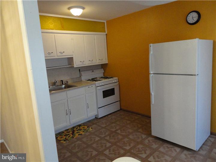 12722 Minden Road Philadelphia, PA 19154 - Photo 7 of 20 Kitchen
