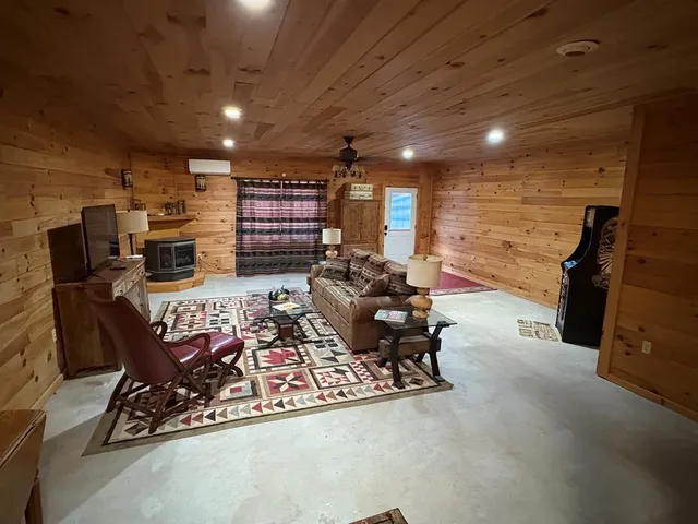 $499,999 | 360 Johnson Cove Road, Copperhill, TN 37317