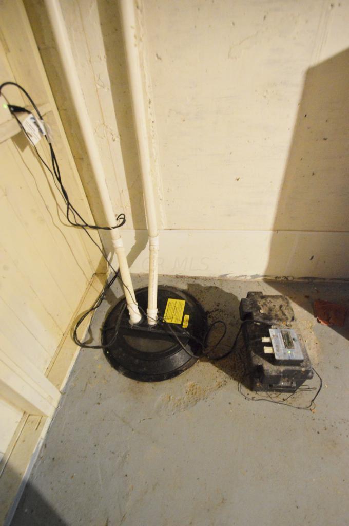 1135 Marietta Road Lancaster, OH 43130 - Photo 52 of 58 Sump System w. battery backup.