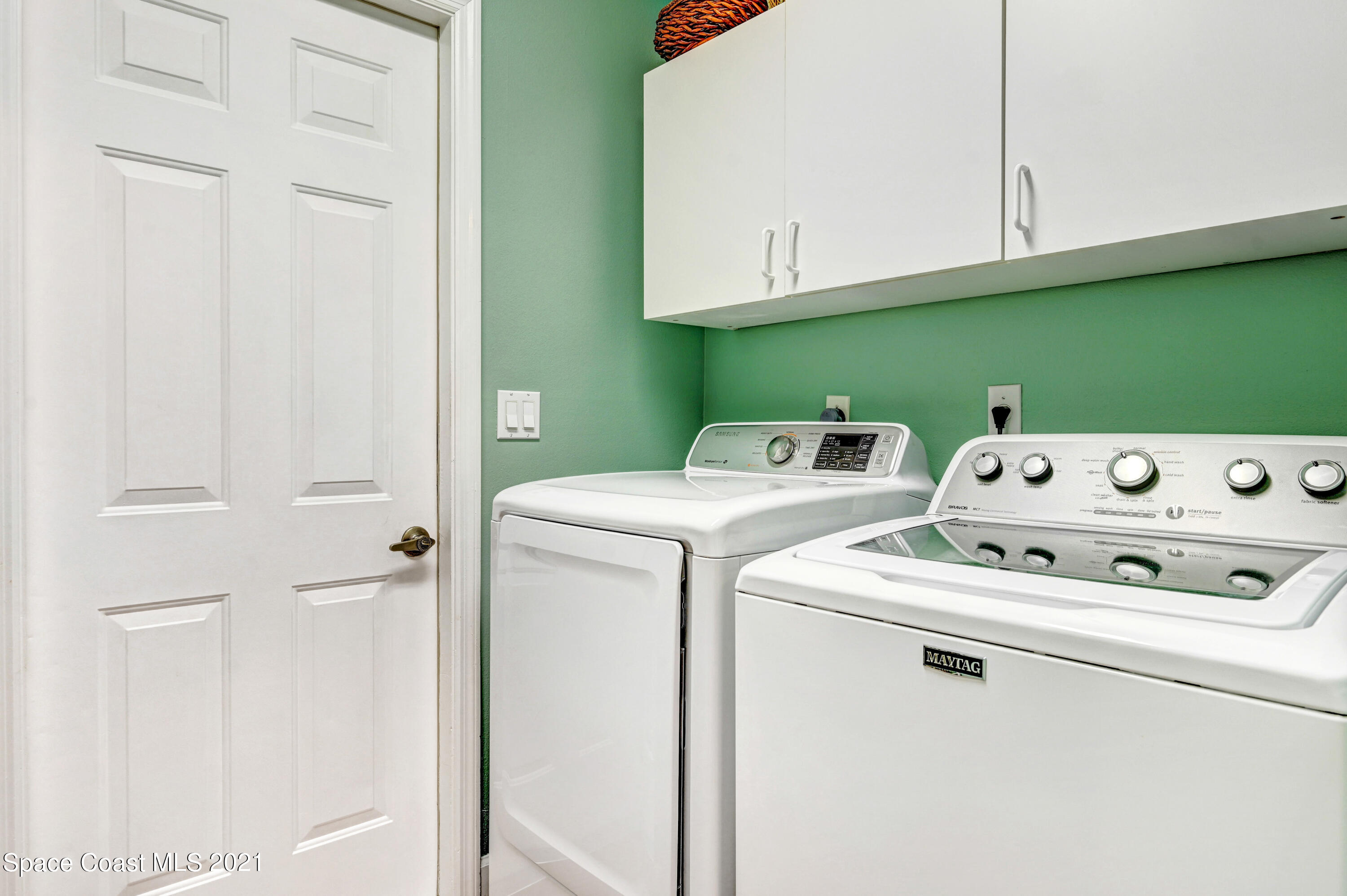 4689 Canard Road Melbourne, FL 32934 - Photo 23 of 49 a utility room with dryer and washer