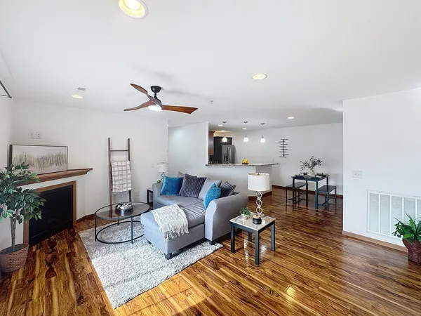 $242,000 | 420 East Franklin Street, Unit 104, Eldridge, IA 52748