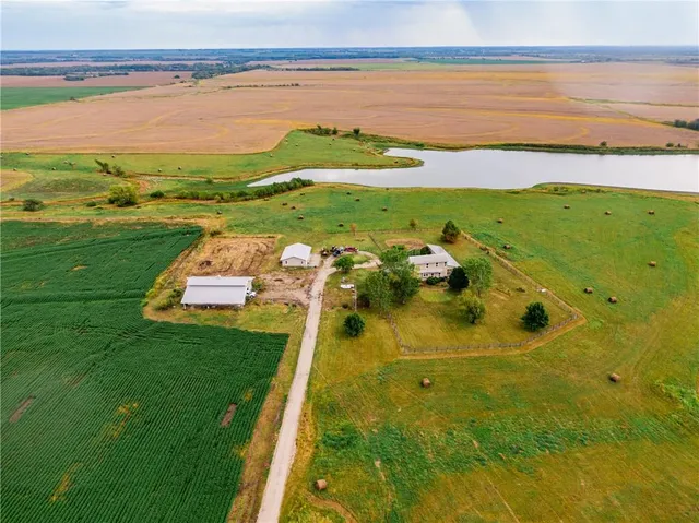 $1,090,000 | 32714 Northwest Jackson Road, Richmond, KS 66080