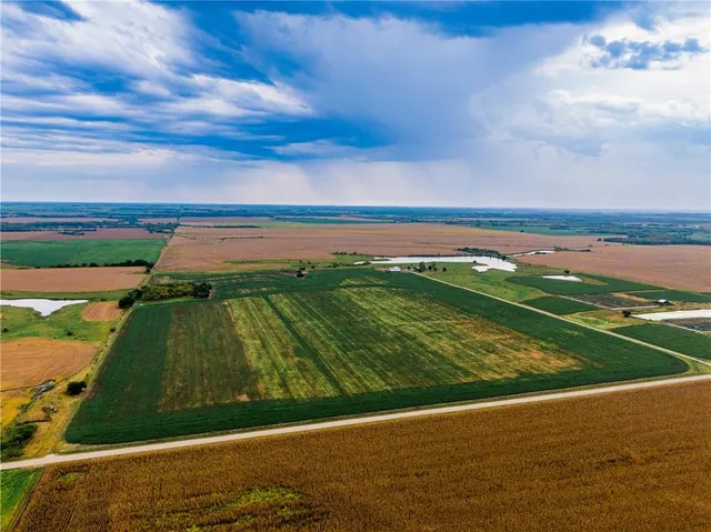 $1,090,000 | 32714 Northwest Jackson Road, Richmond, KS 66080