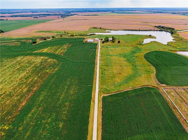 $1,090,000 | 32714 Northwest Jackson Road, Richmond, KS 66080