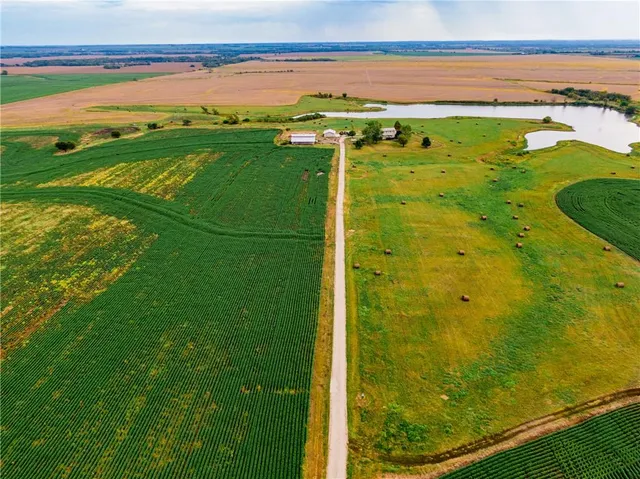 $1,090,000 | 32714 Northwest Jackson Road, Richmond, KS 66080