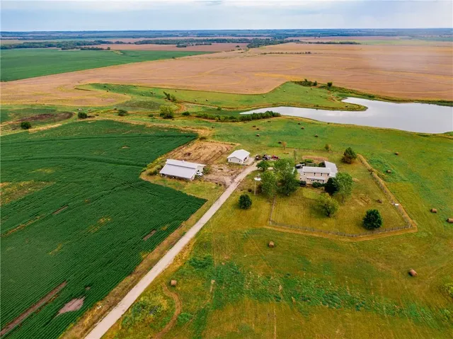 $1,090,000 | 32714 Northwest Jackson Road, Richmond, KS 66080