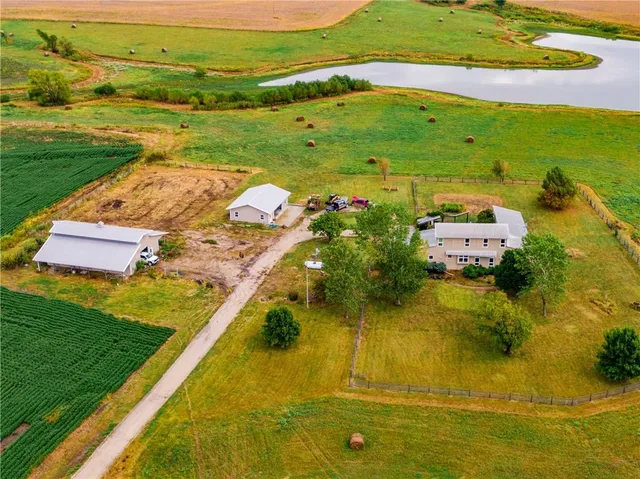 $1,090,000 | 32714 Northwest Jackson Road, Richmond, KS 66080