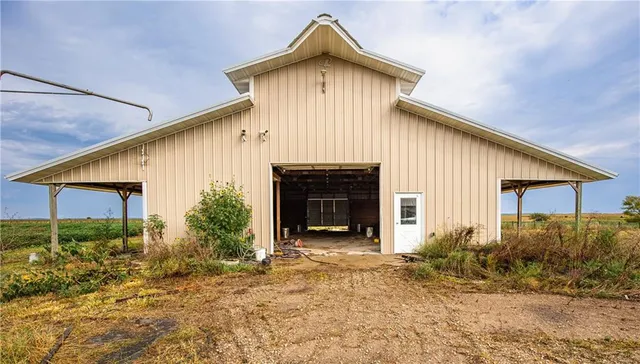 $1,090,000 | 32714 Northwest Jackson Road, Richmond, KS 66080