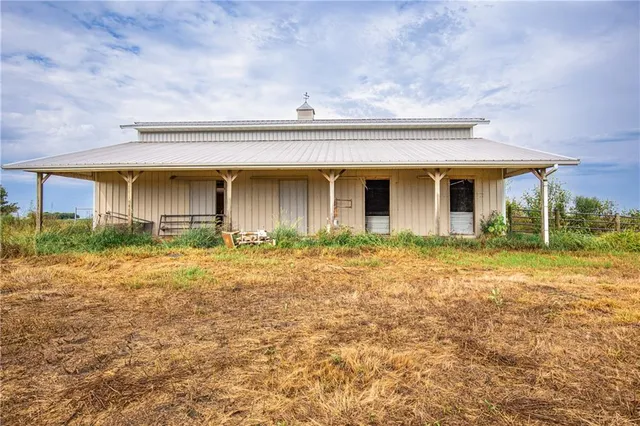 $1,090,000 | 32714 Northwest Jackson Road, Richmond, KS 66080