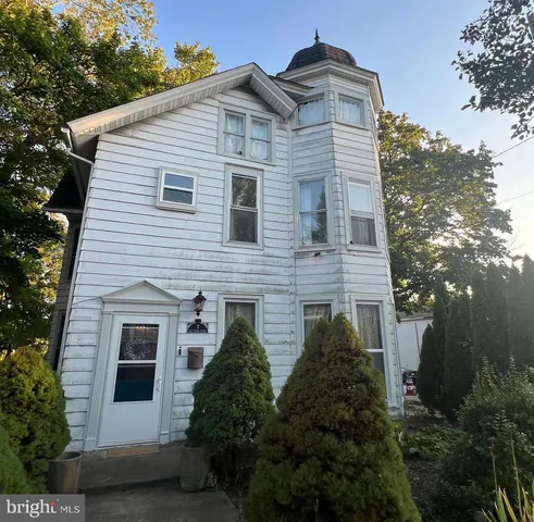 $210,000 | 2 East Grand Avenue, Tower City, PA 17980