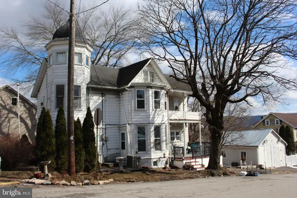 $199,999 | 2 East Grand Avenue, Tower City, PA 17980