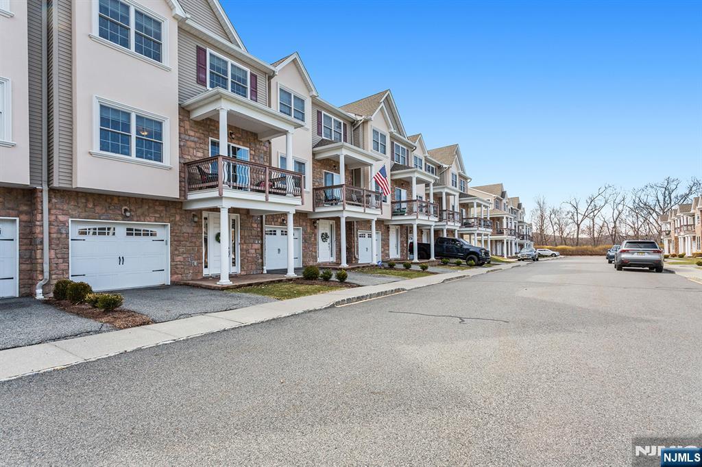 3 Brandon Court Butler, NJ 07405 - Photo 2 of 38