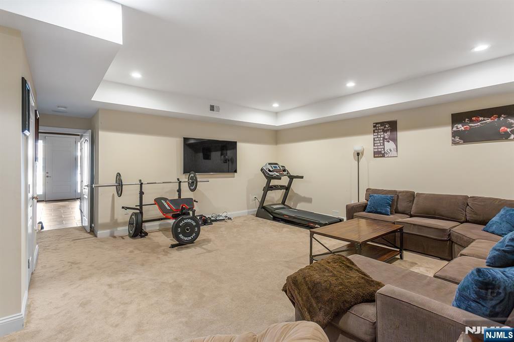 3 Brandon Court Butler, NJ 07405 - Photo 6 of 38