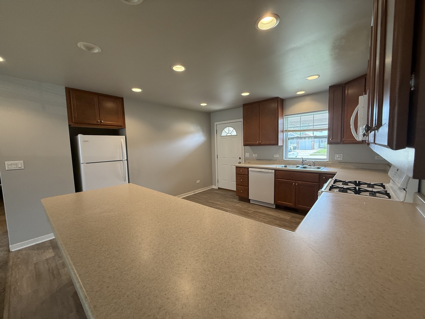 940 West Bergera Road Braidwood, IL 60408 - Photo 4 of 11