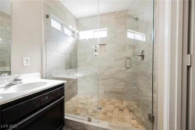 $2,450 | 138 Camino Capri, Henderson, NV 89012