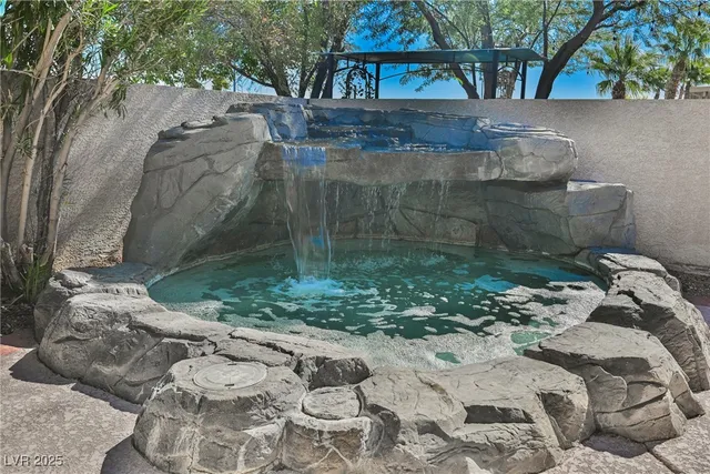 $2,450 | 138 Camino Capri, Henderson, NV 89012