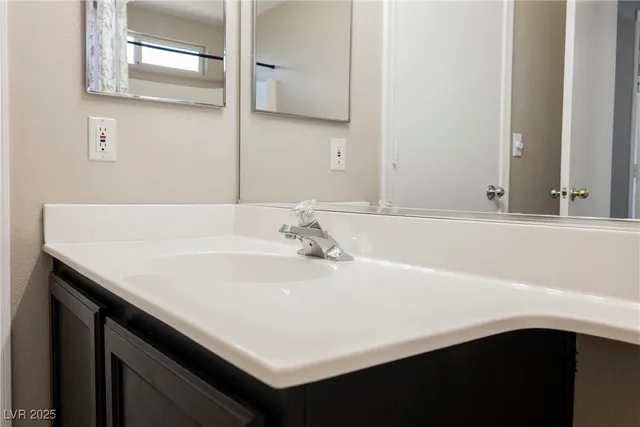 $2,450 | 138 Camino Capri, Henderson, NV 89012