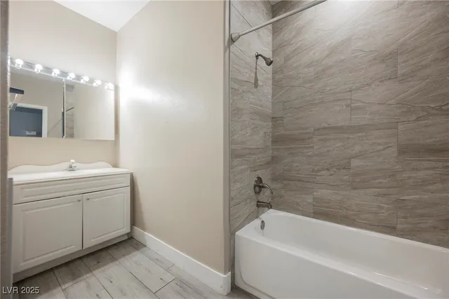 $2,450 | 138 Camino Capri, Henderson, NV 89012