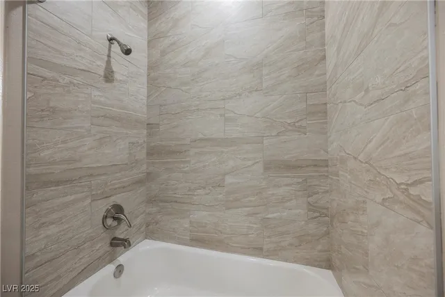 $2,450 | 138 Camino Capri, Henderson, NV 89012