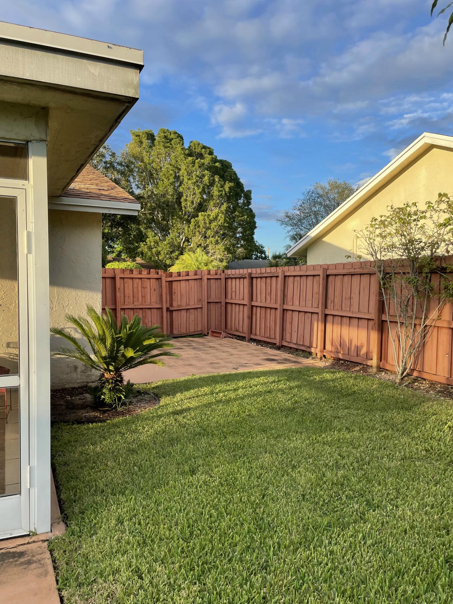 9408 Gettysburg Road Boca Raton, FL 33434 - Photo 6 of 17 Side Yard