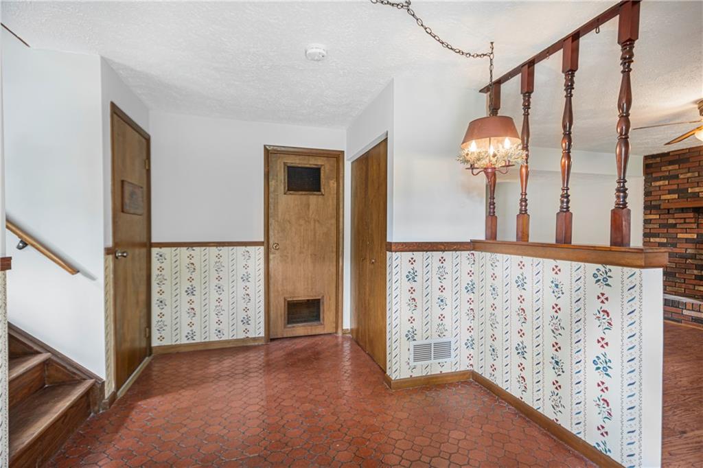 110 Lovi Road Baden, PA 15005 - Photo 3 of 33 a view of entryway with interior