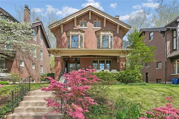 $800,000 | 6335 Pershing Avenue, University City, MO 63130