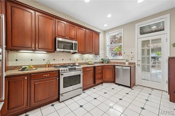 $800,000 | 6335 Pershing Avenue, University City, MO 63130