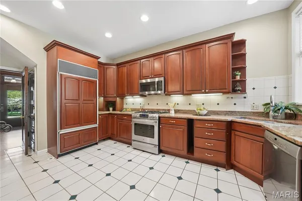 $800,000 | 6335 Pershing Avenue, University City, MO 63130