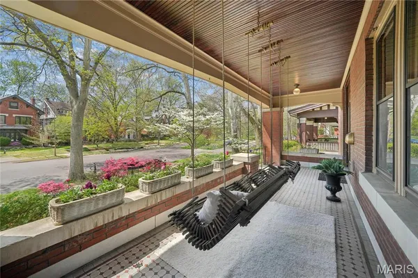 $800,000 | 6335 Pershing Avenue, University City, MO 63130