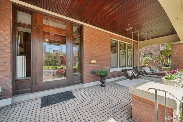 $800,000 | 6335 Pershing Avenue, University City, MO 63130