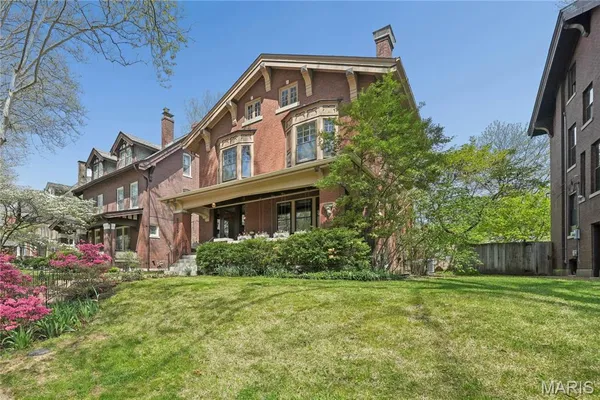 $800,000 | 6335 Pershing Avenue, University City, MO 63130