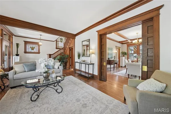 $800,000 | 6335 Pershing Avenue, University City, MO 63130