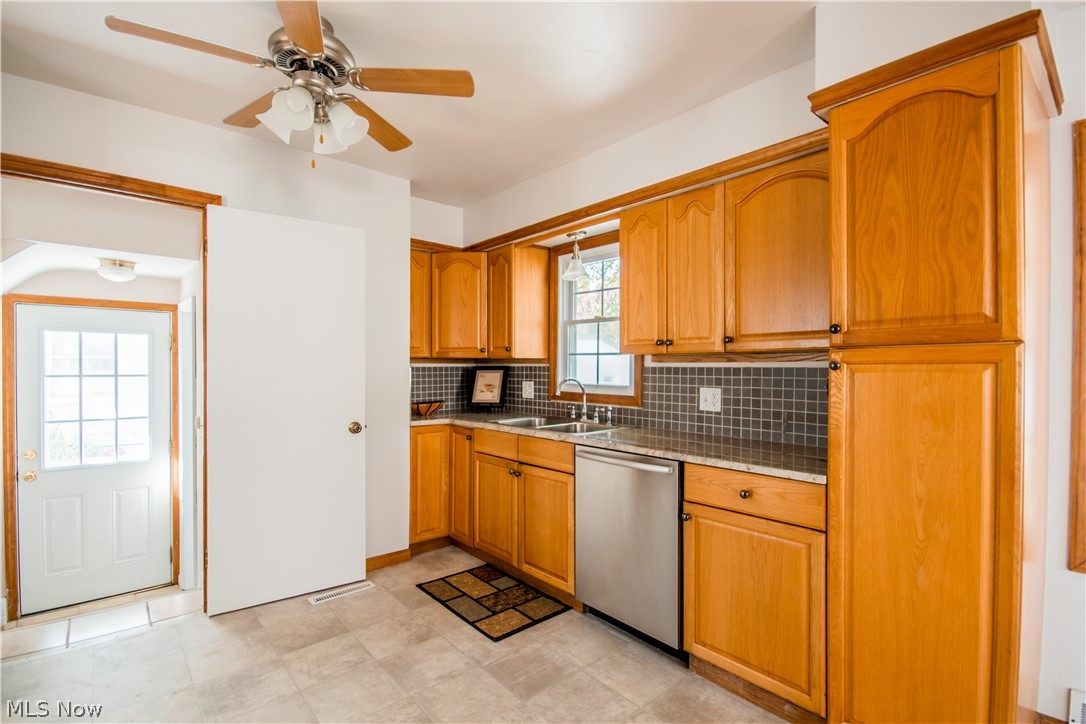 1609 Fairfax Road Akron, OH 44313 - Photo 11 of 35 Lots of a space to prepare and cook food for you, and your family, and friends to enjoy.