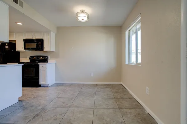 $1,599 | 3402 North 32nd Street, Unit 129, Phoenix, AZ 85018
